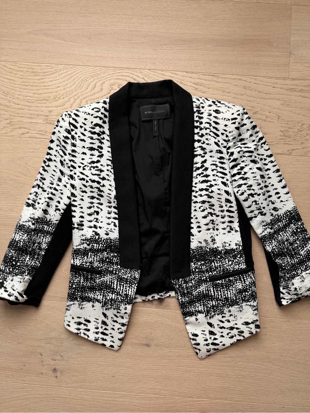 BCBG MAXAZRIA BLAZER